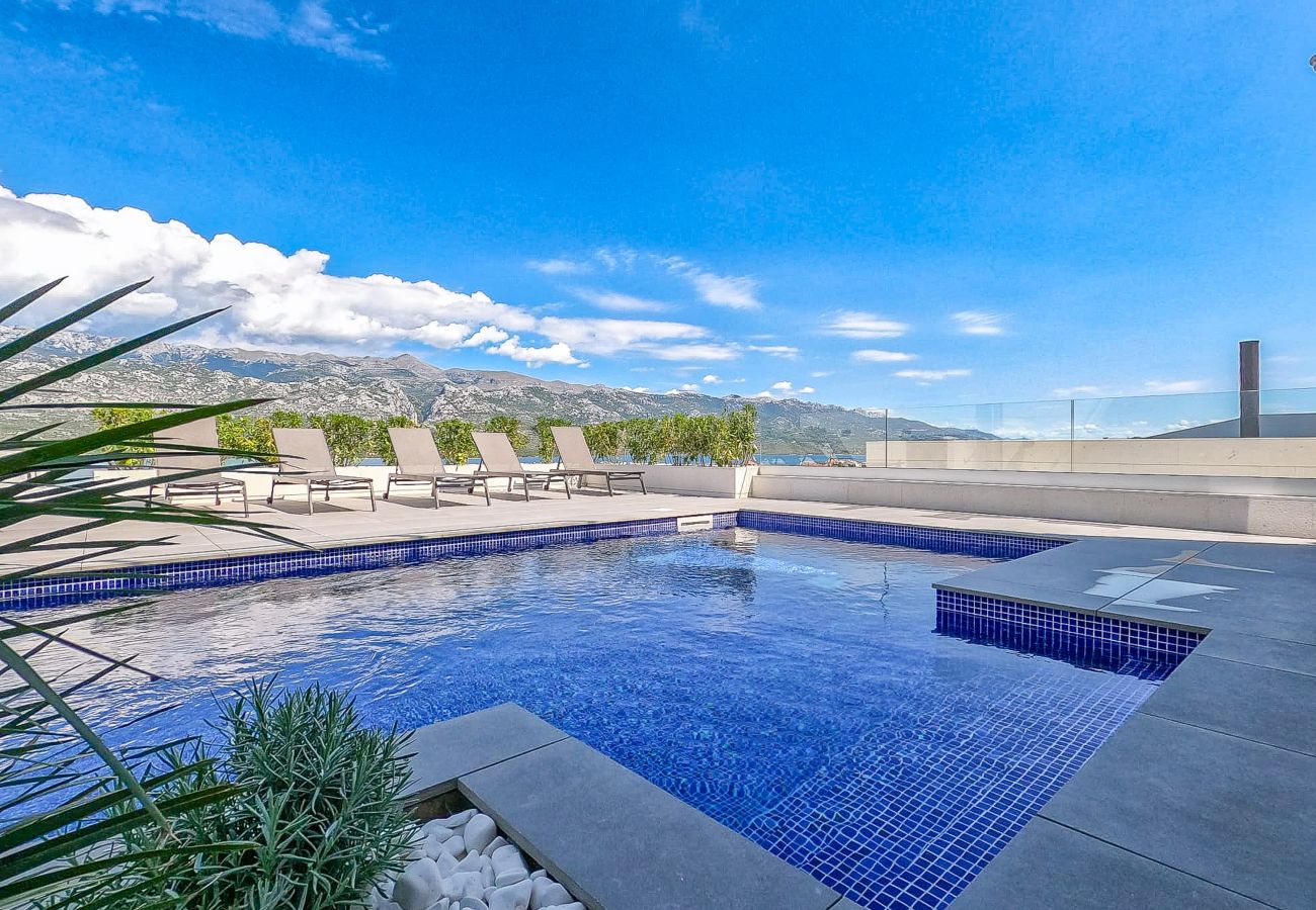 Villa in Vinjerac - Villa One with Heated Pool