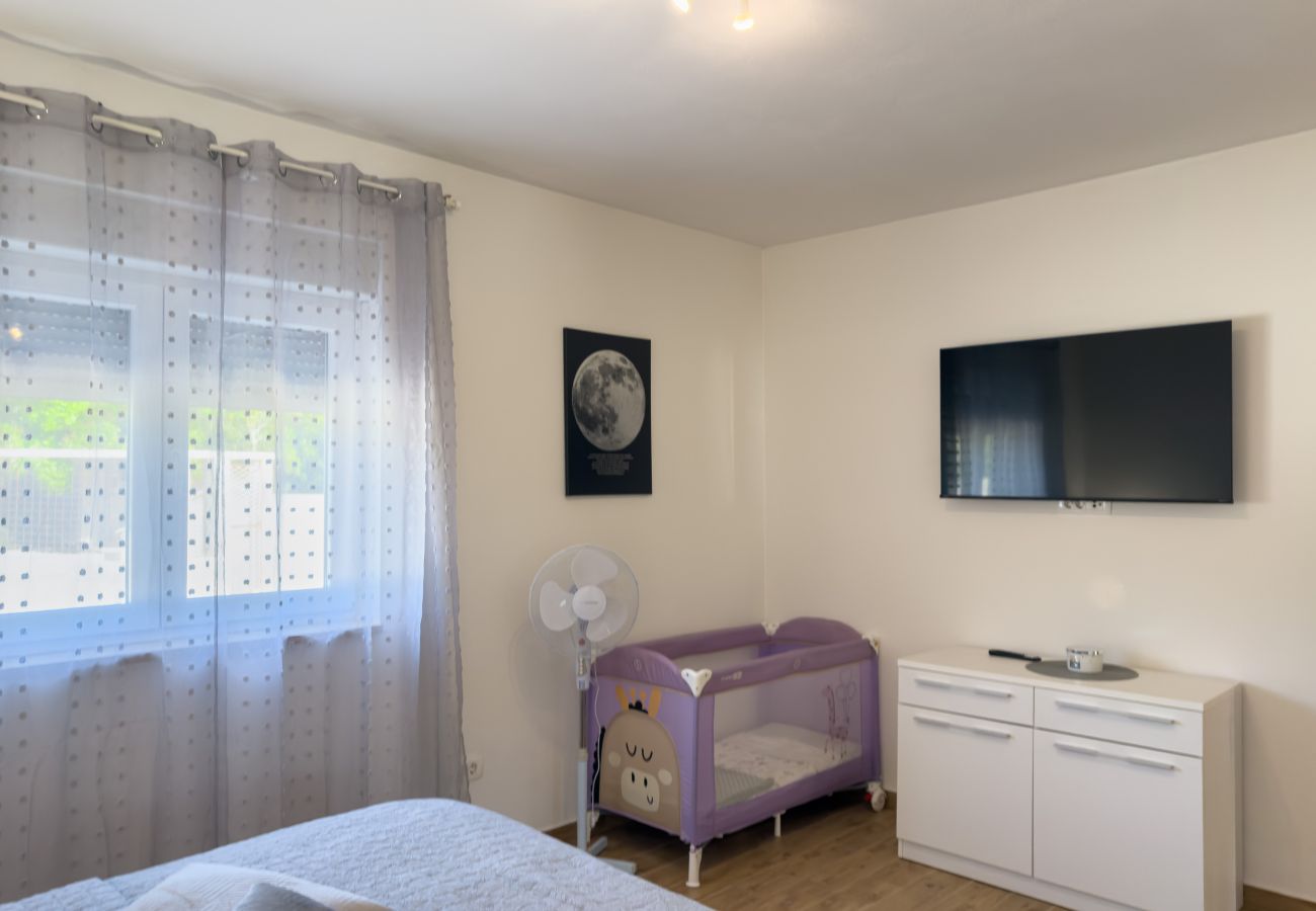 Apartment in Rovanjska - Apartment Temida with sea view