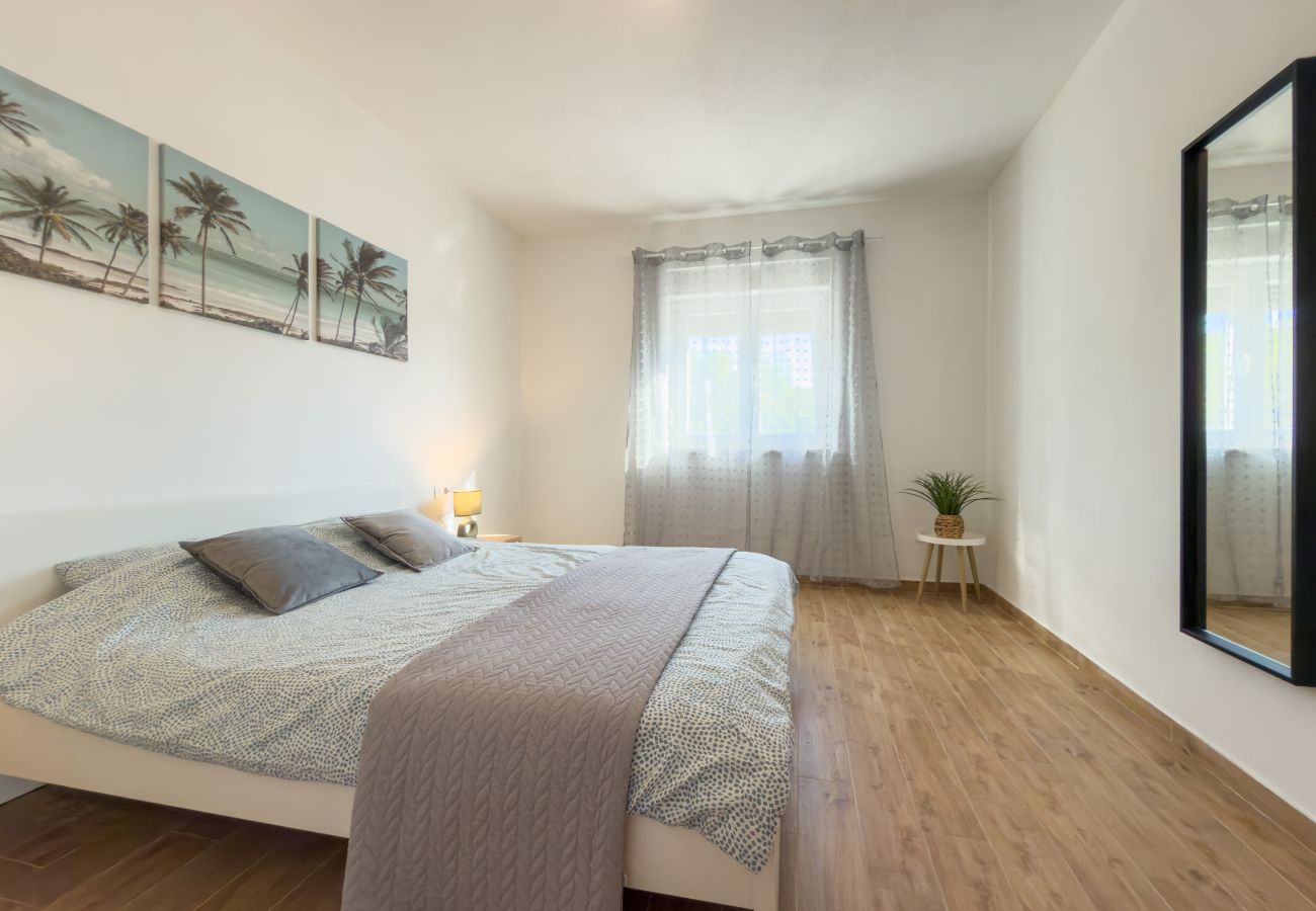 Apartment in Rovanjska - Apartment Temida with sea view
