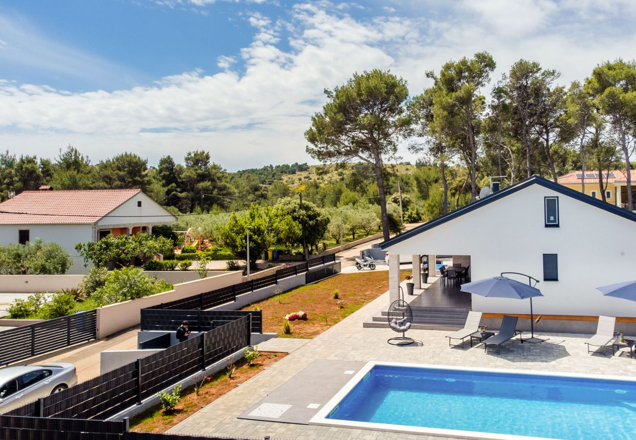 Apartment in Vir - Holiday House Radovic with Pool