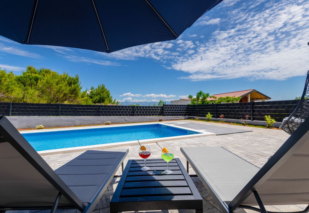 Apartment in Vir - Holiday House Radovic with Pool