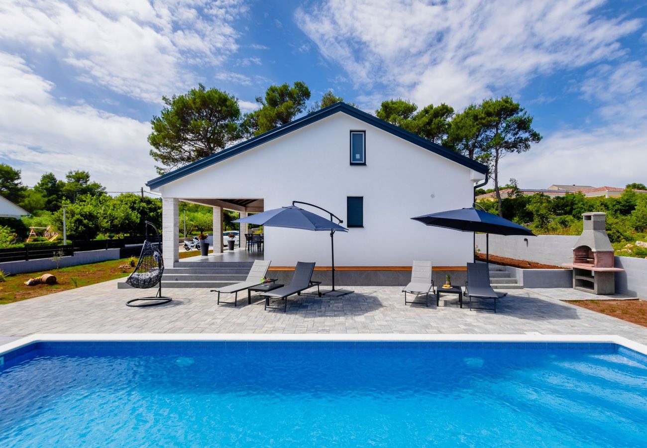 Apartment in Vir - Holiday House Radovic with Pool