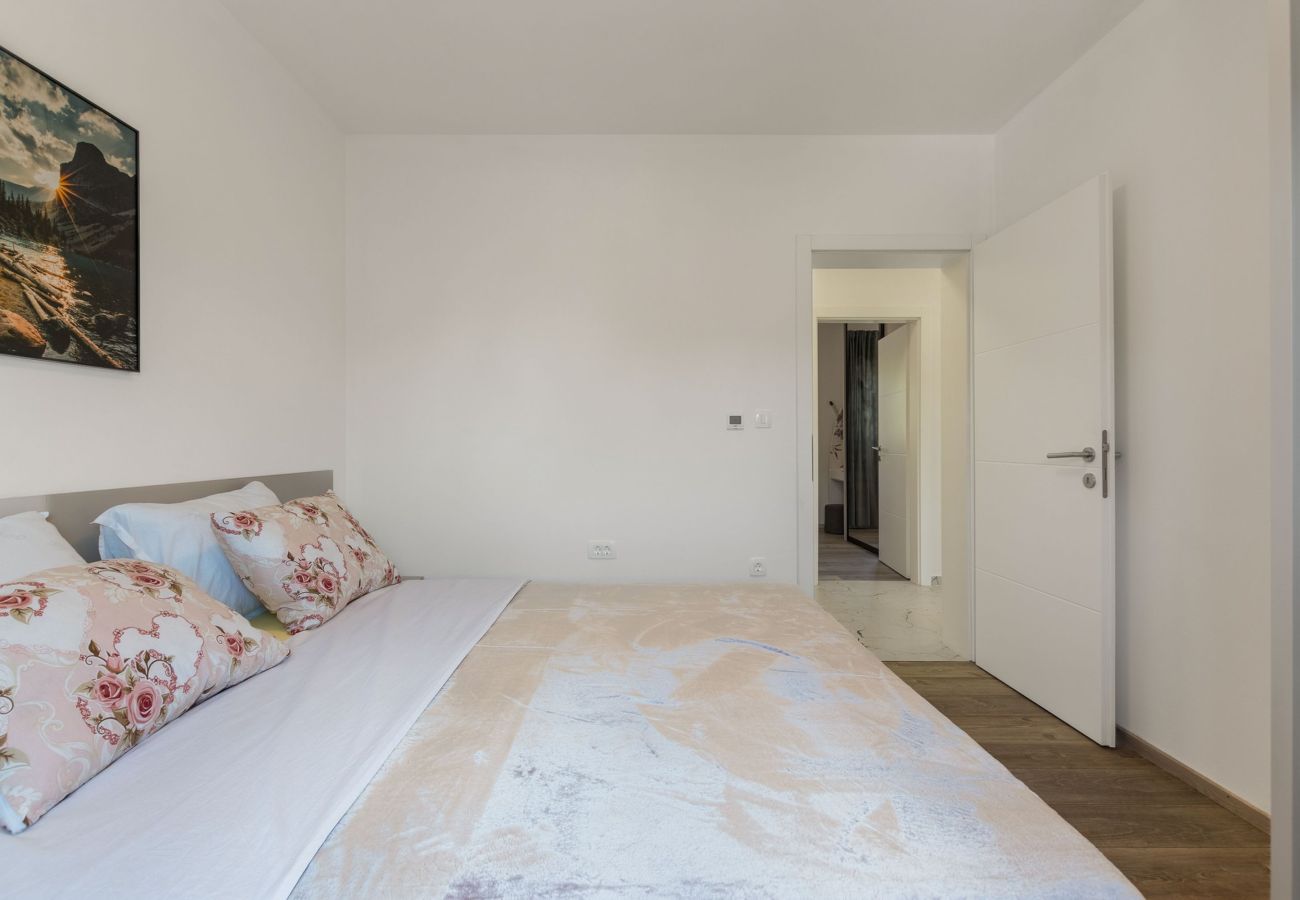 Apartment in Vir - Holiday House Radovic with Pool