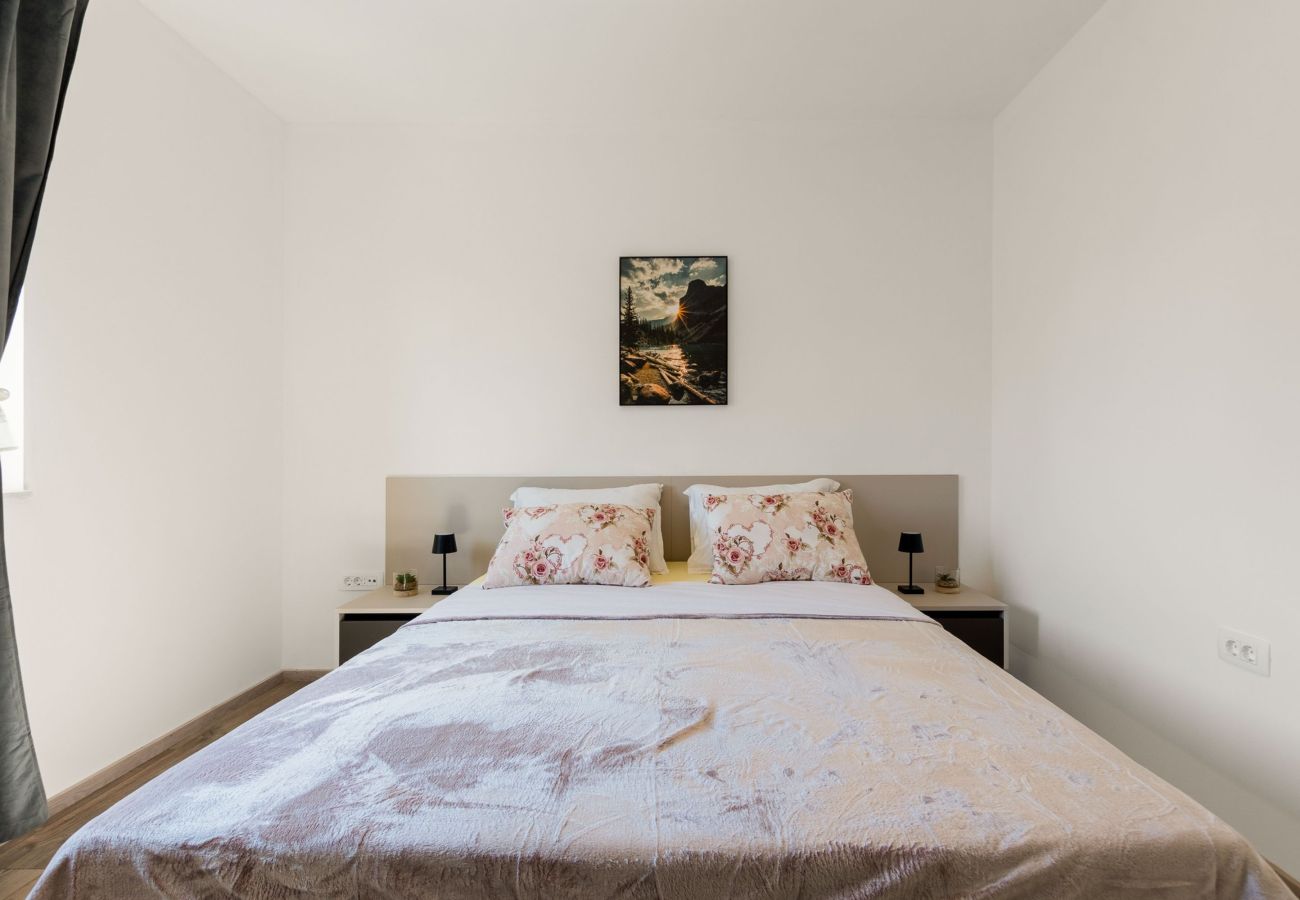 Apartment in Vir - Holiday House Radovic with Pool