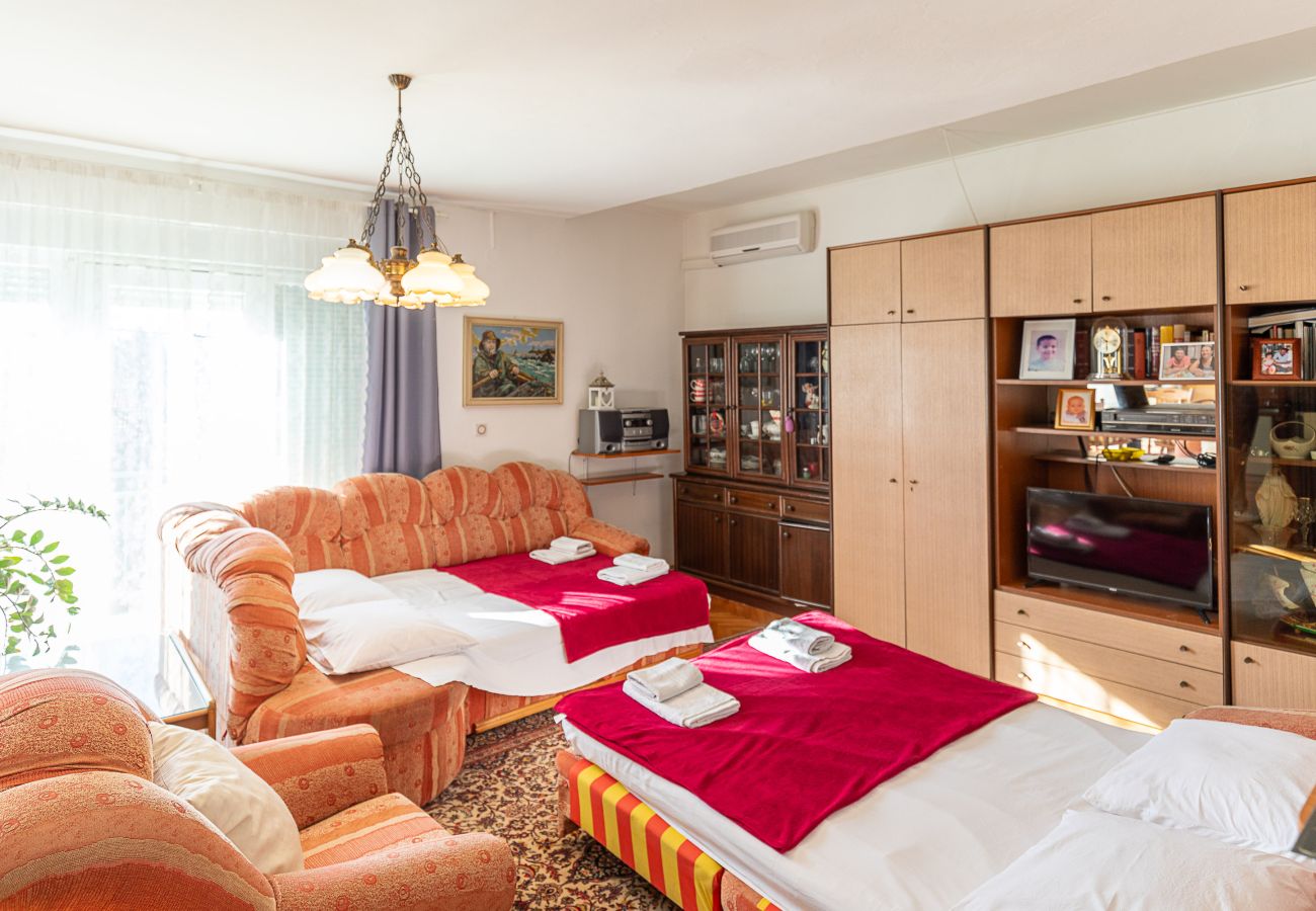 Apartment in Starigrad - Pansion Tinka Apartment No. 12