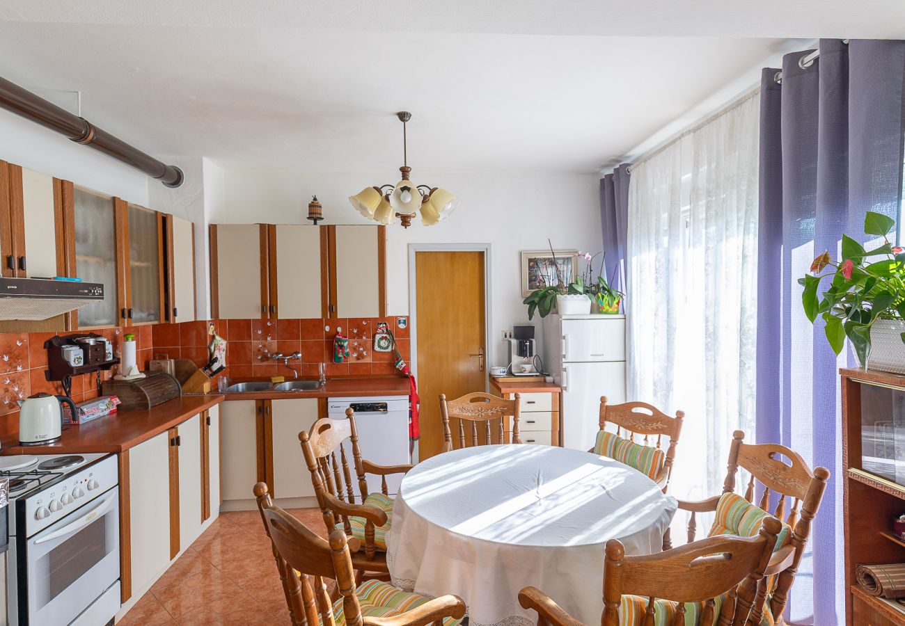 Apartment in Starigrad - Pansion Tinka Apartment No. 12