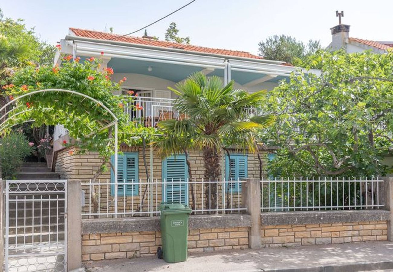 House in Maslenica - Holiday Home Dulcis near the Beach in Maslenica