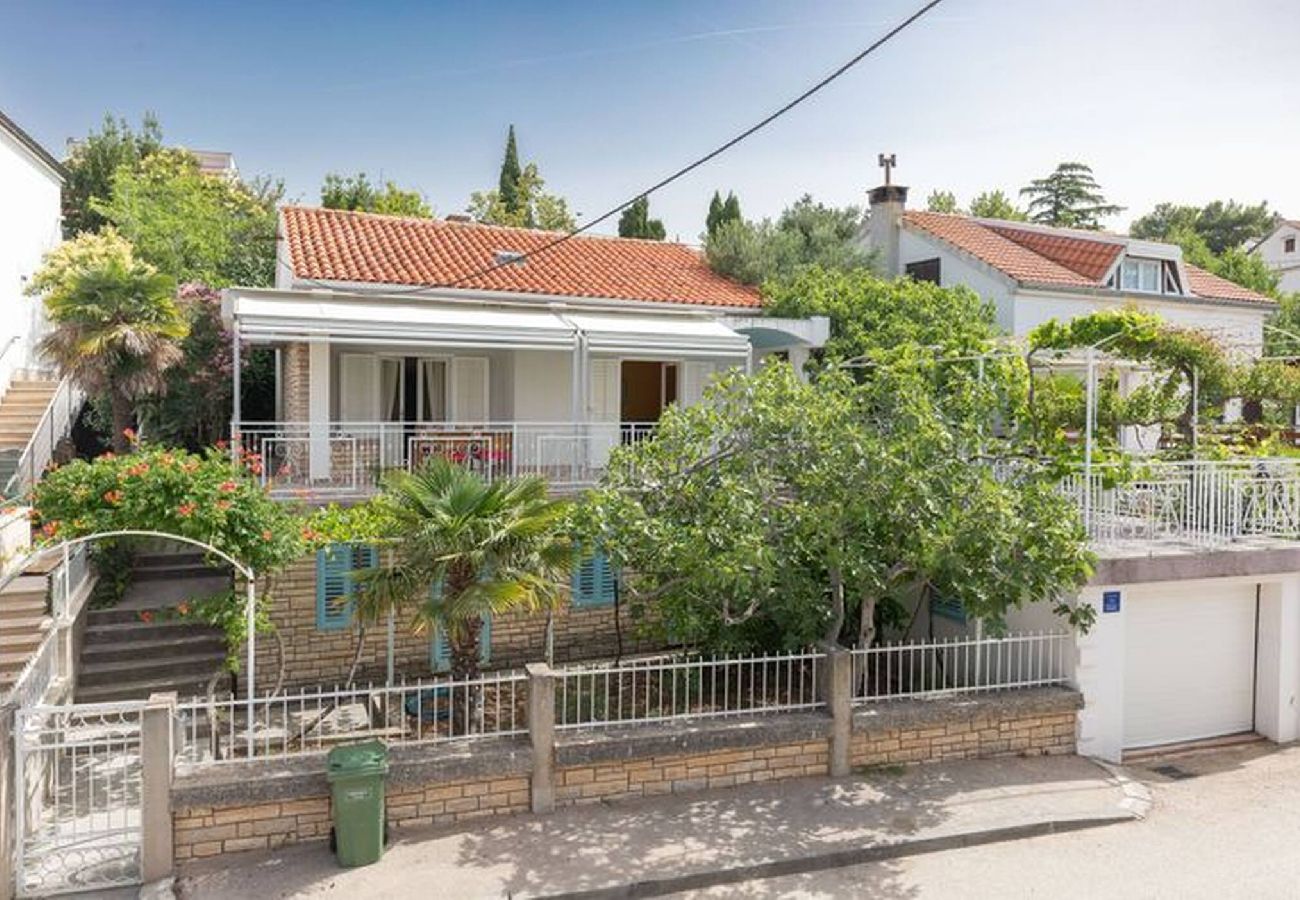 House in Maslenica - Holiday Home Dulcis near the Beach in Maslenica