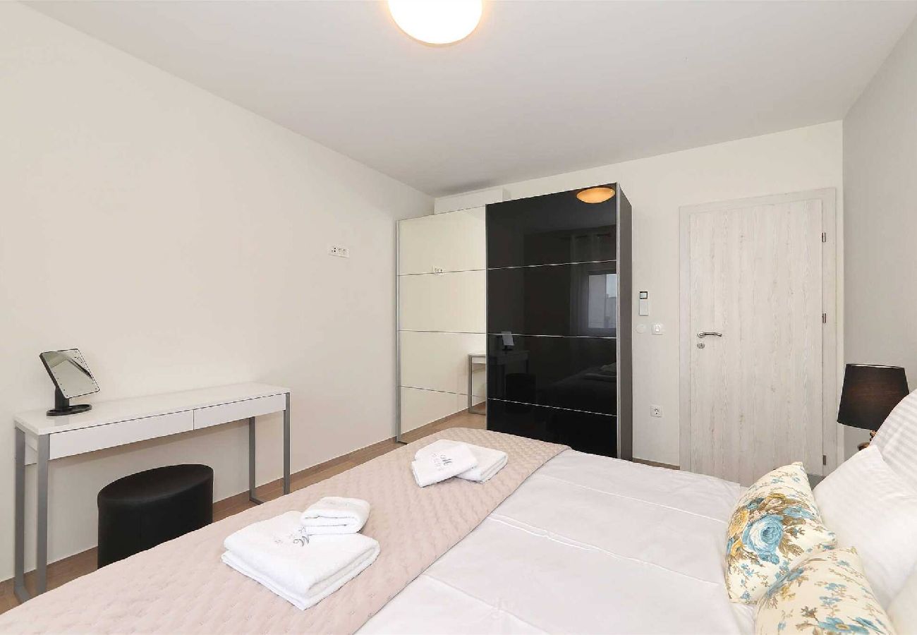 Apartment in Zadar - Penthouse 5 with Whirlpool and Sea View