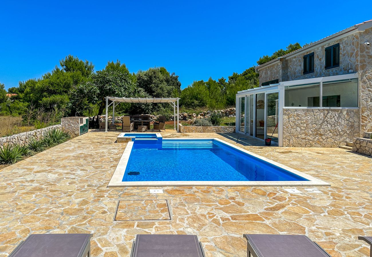 House in Vir - Holiday Home Artano with Private Pool
