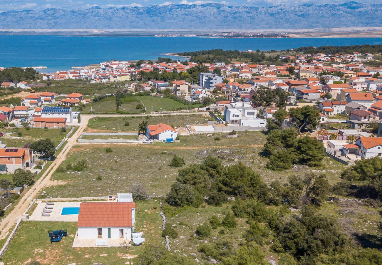 House in Vir - Holiday Home Artano with Private Pool