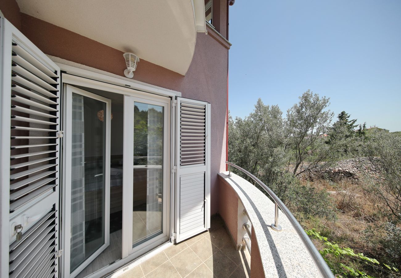 Apartment in Dobropoljana - Apartment -Grosses FamilienapartmentLuma