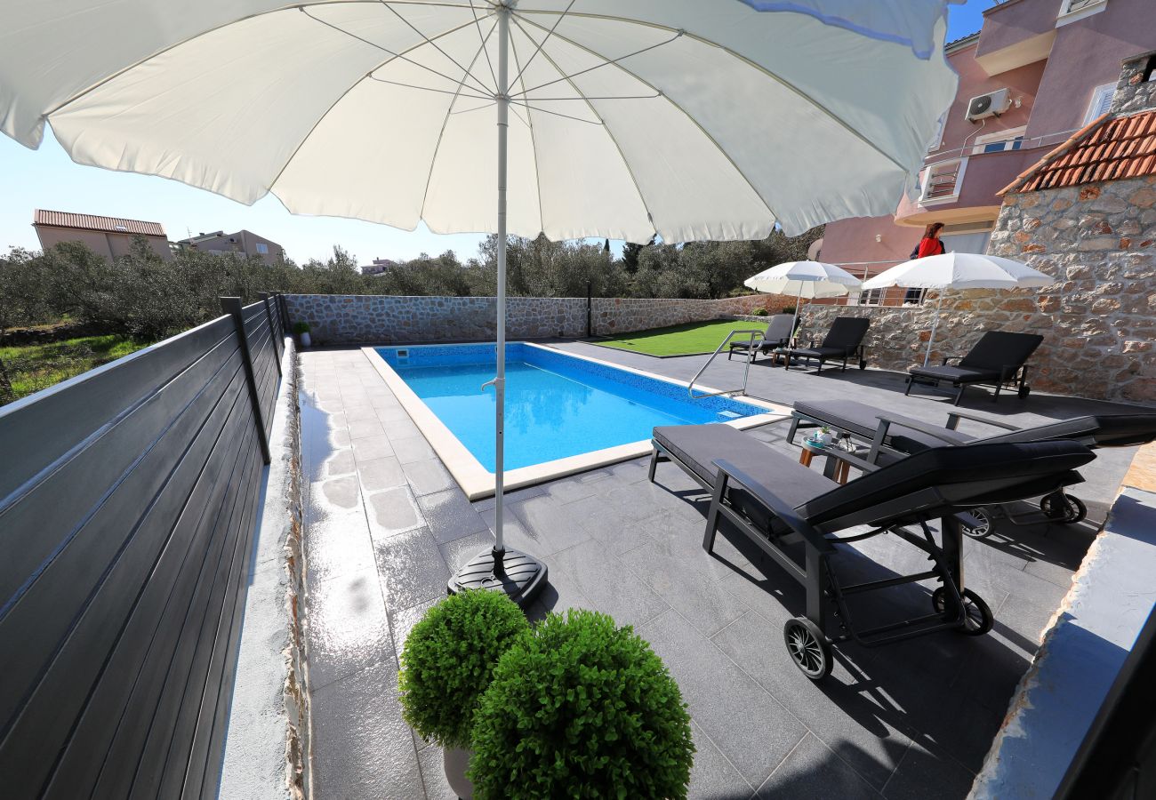 Apartment in Dobropoljana - Apartment -Grosses FamilienapartmentLuma