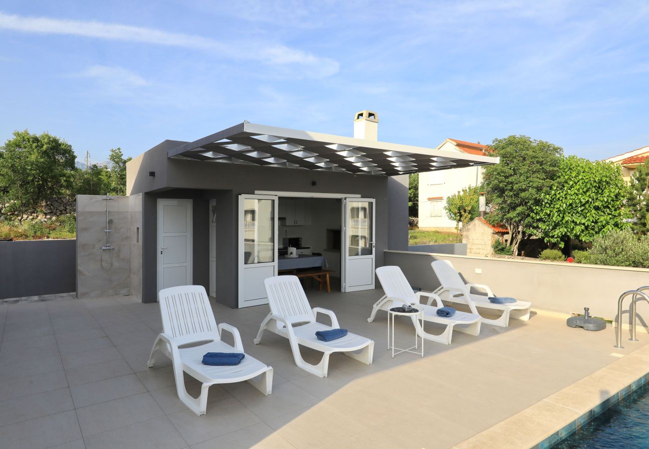 House in Maslenica - Maslenica Maslenica,Ferienhaus für Familien mit Po