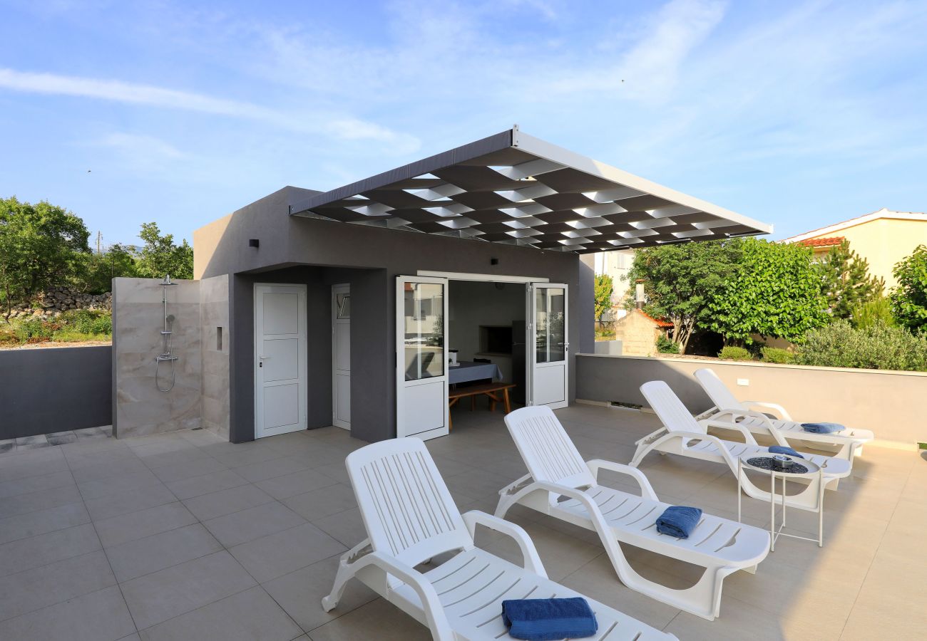 House in Maslenica - Maslenica Maslenica,Ferienhaus für Familien mit Po