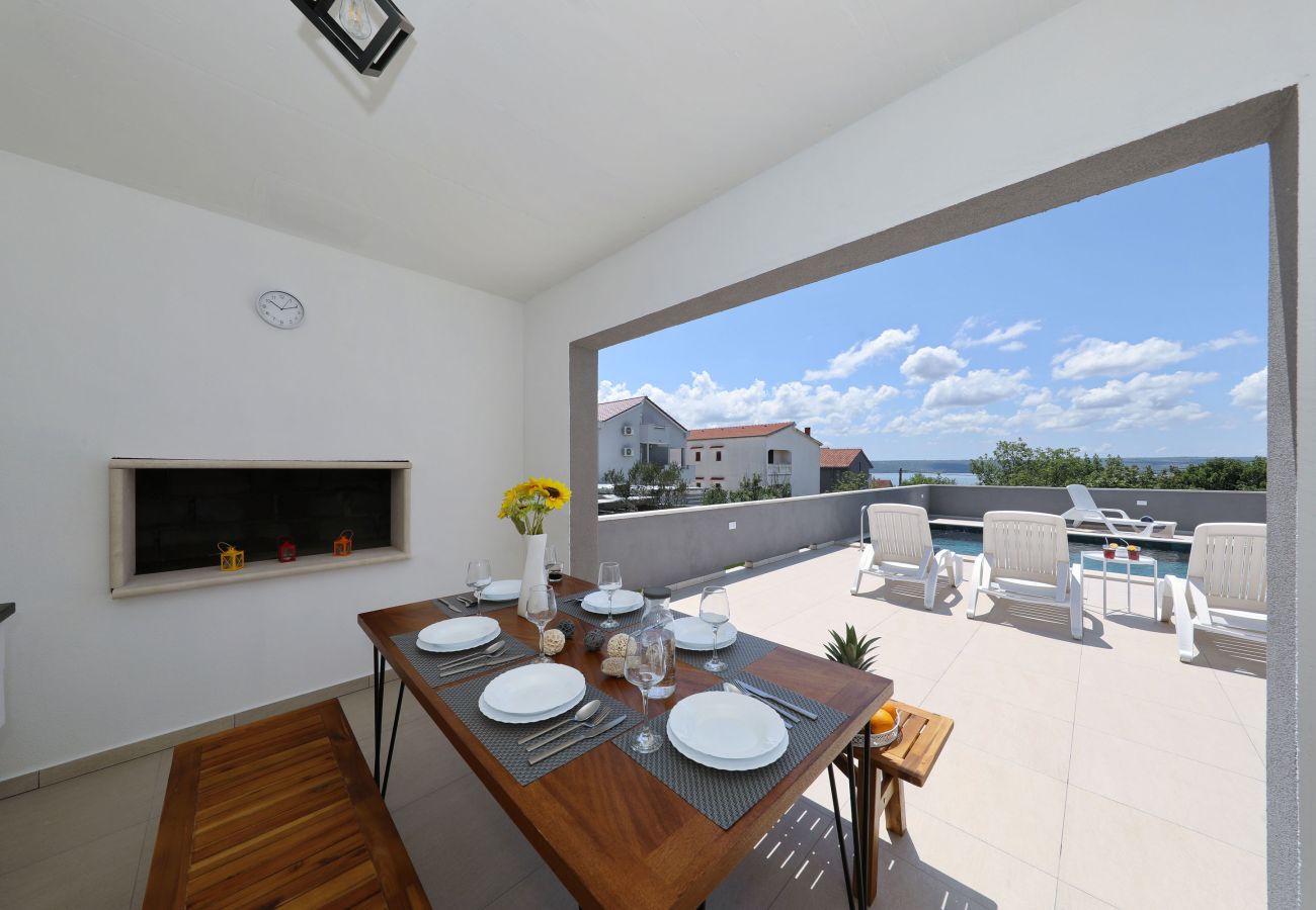 House in Maslenica - Maslenica Maslenica,Ferienhaus für Familien mit Po