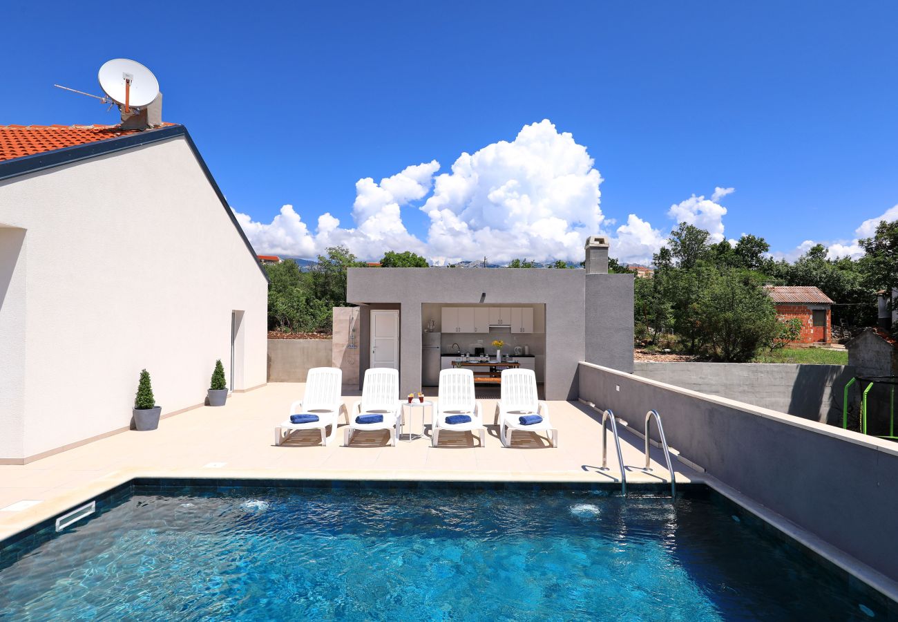 House in Maslenica - Maslenica Maslenica,Ferienhaus für Familien mit Po