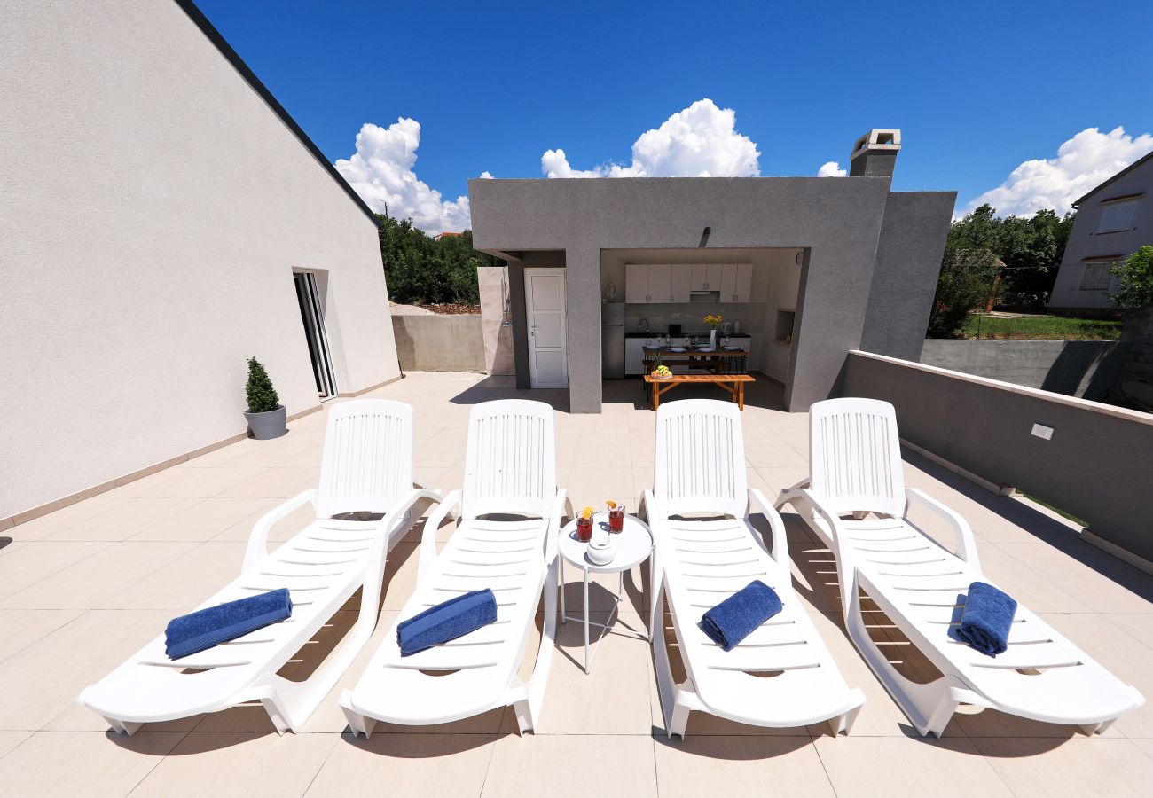 House in Maslenica - Maslenica Maslenica,Ferienhaus für Familien mit Po