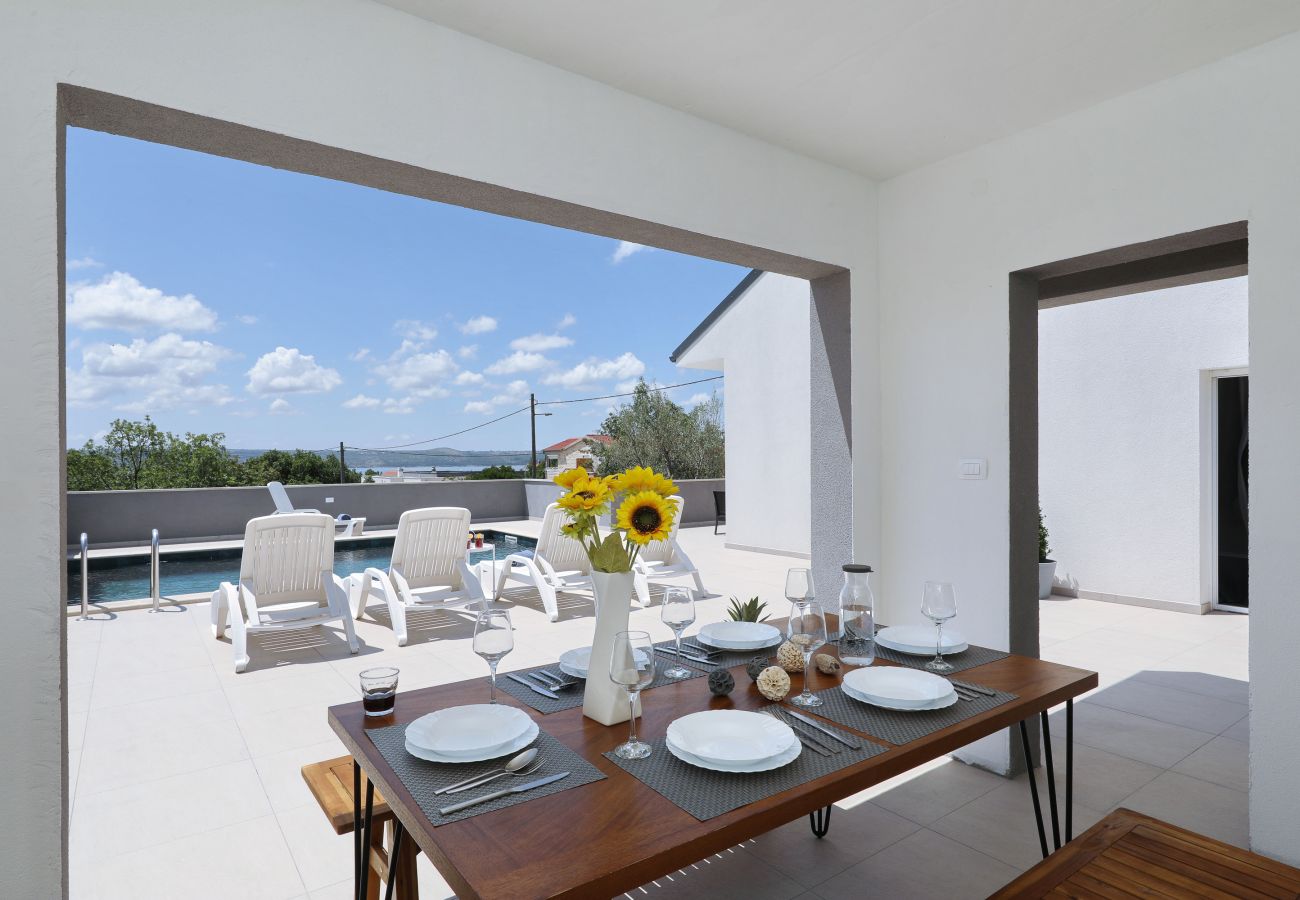 House in Maslenica - Maslenica Maslenica,Ferienhaus für Familien mit Po