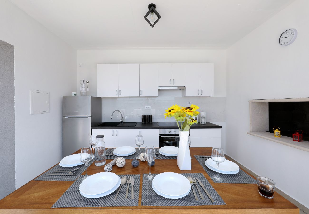 House in Maslenica - Maslenica Maslenica,Ferienhaus für Familien mit Po