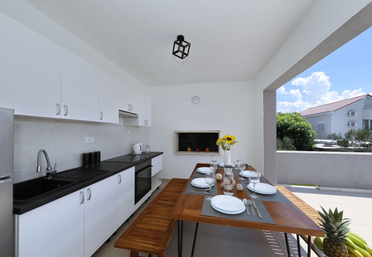 House in Maslenica - Maslenica Maslenica,Ferienhaus für Familien mit Po