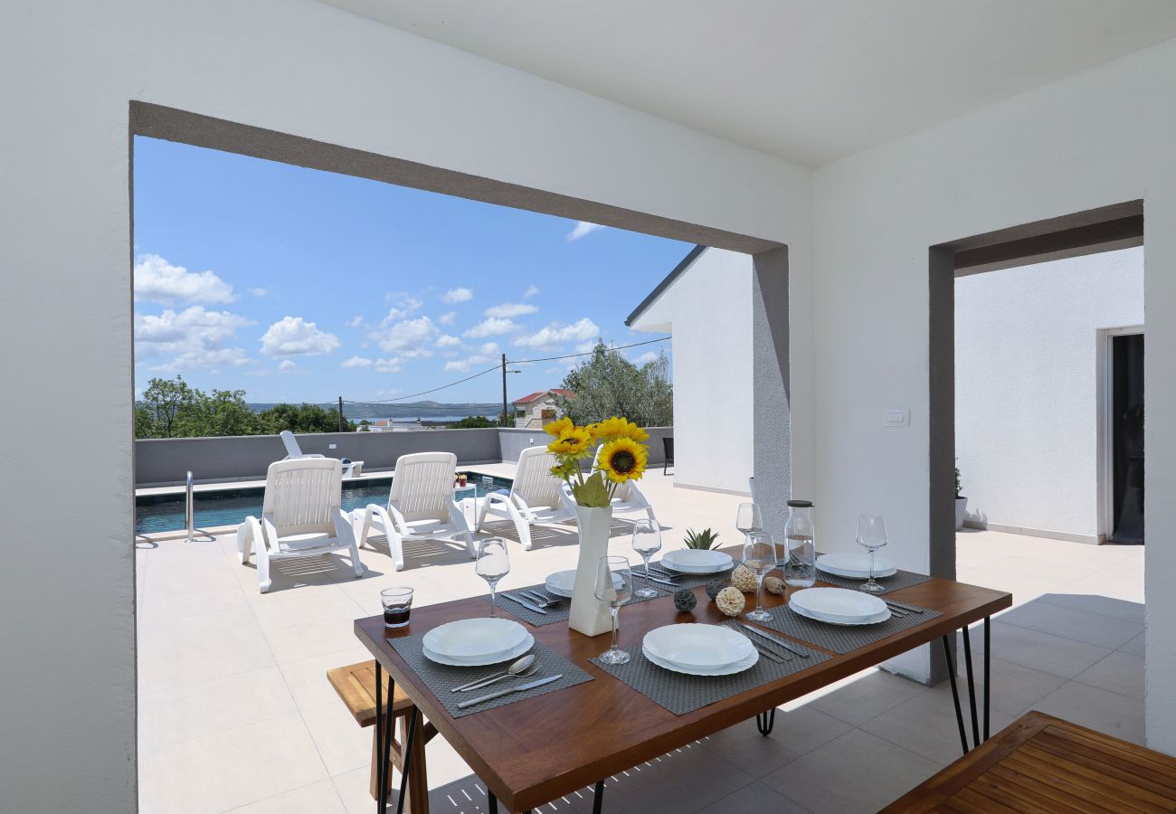 House in Maslenica - Maslenica Maslenica,Ferienhaus für Familien mit Po