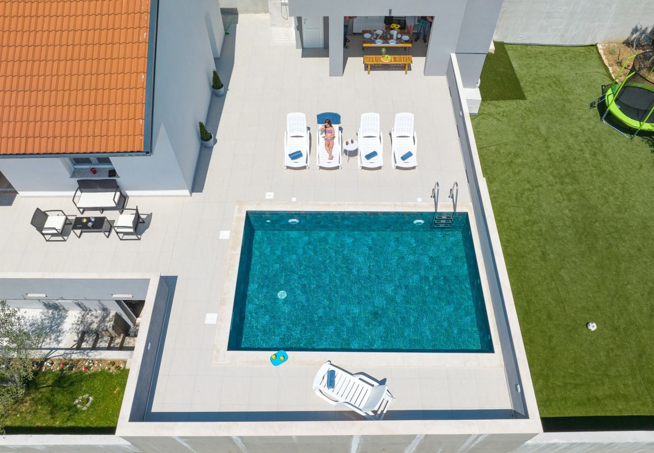 House in Maslenica - Maslenica Maslenica,Ferienhaus für Familien mit Po