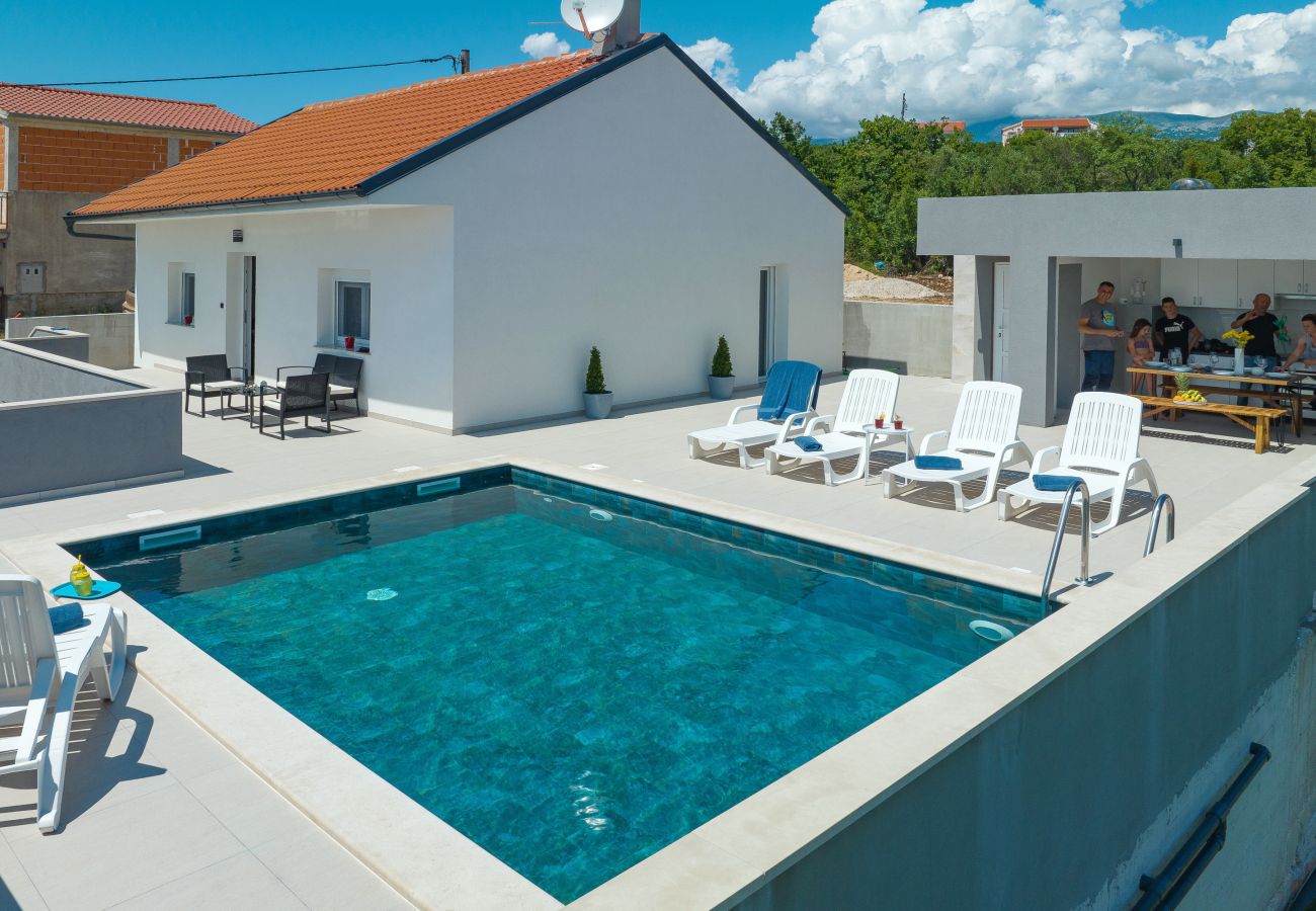 House in Maslenica - Maslenica Maslenica,Ferienhaus für Familien mit Po