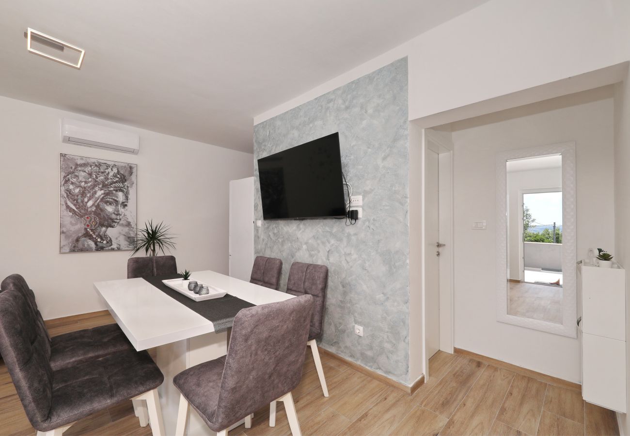 House in Maslenica - Maslenica Maslenica,Ferienhaus für Familien mit Po