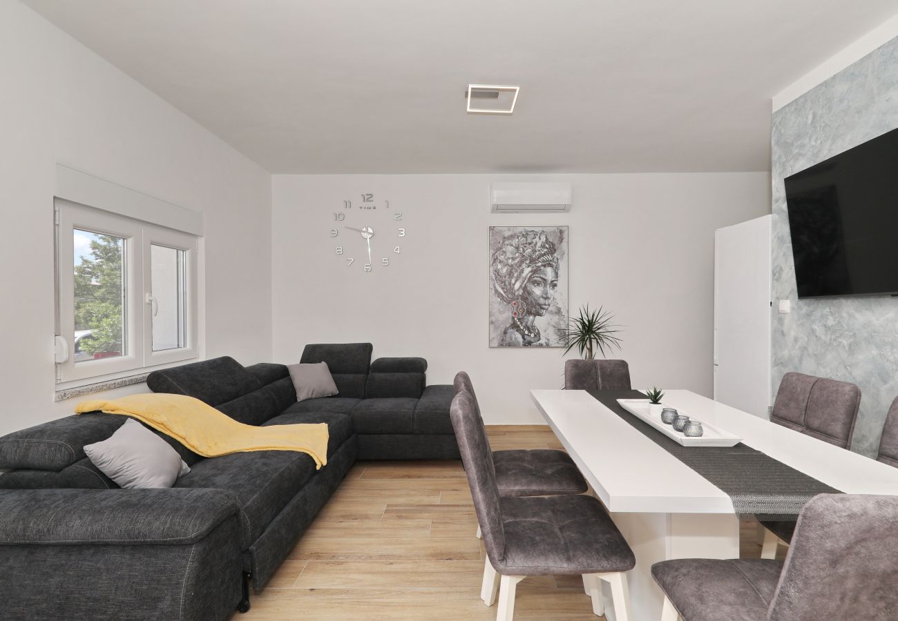 House in Maslenica - Maslenica Maslenica,Ferienhaus für Familien mit Po