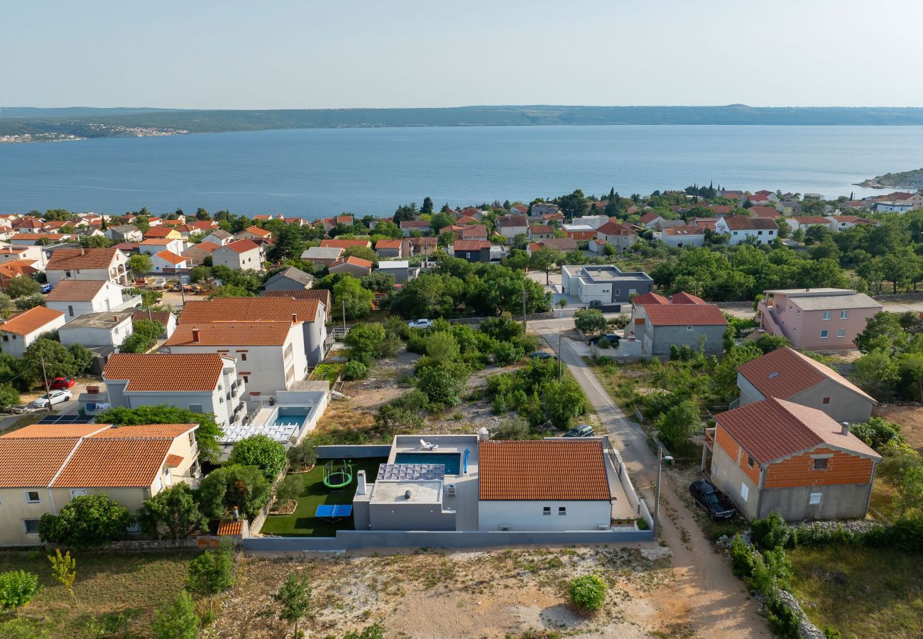 House in Maslenica - Holiday Home Maslenica with Heated Private Pool
