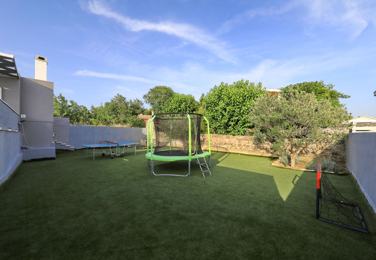 House in Maslenica - Holiday Home Maslenica with Heated Private Pool