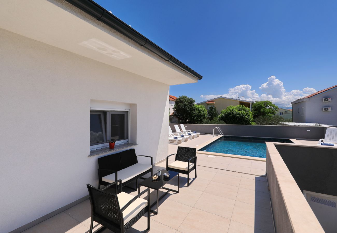 House in Maslenica - Holiday Home Maslenica with Heated Private Pool