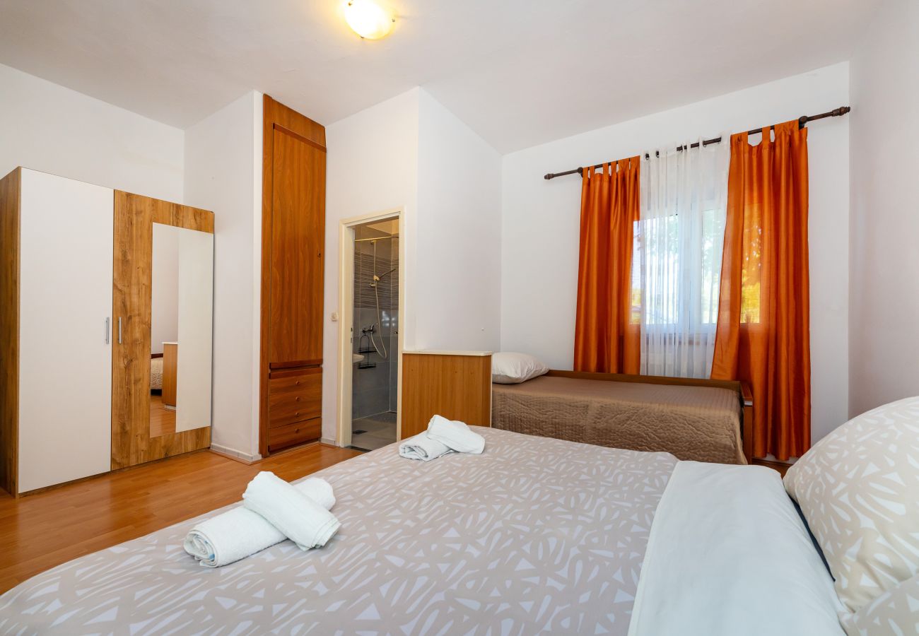 Apartment in Starigrad - Apartment Nina No.1 near Paklenica