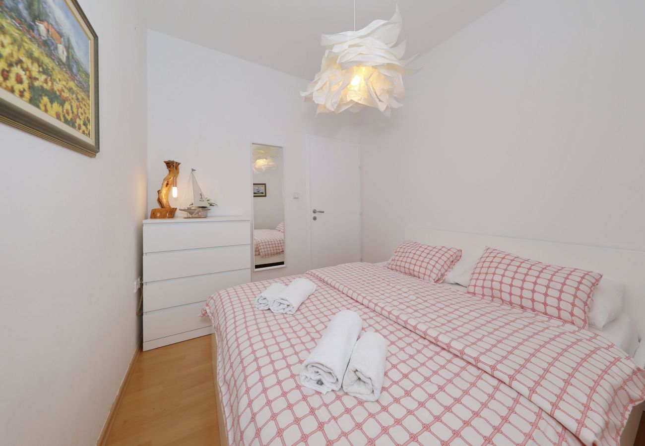 Ferienwohnung in Starigrad - Candela No. 1