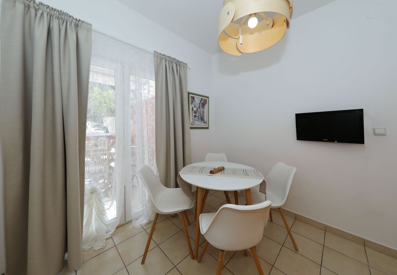 Ferienwohnung in Starigrad - Candela No. 1