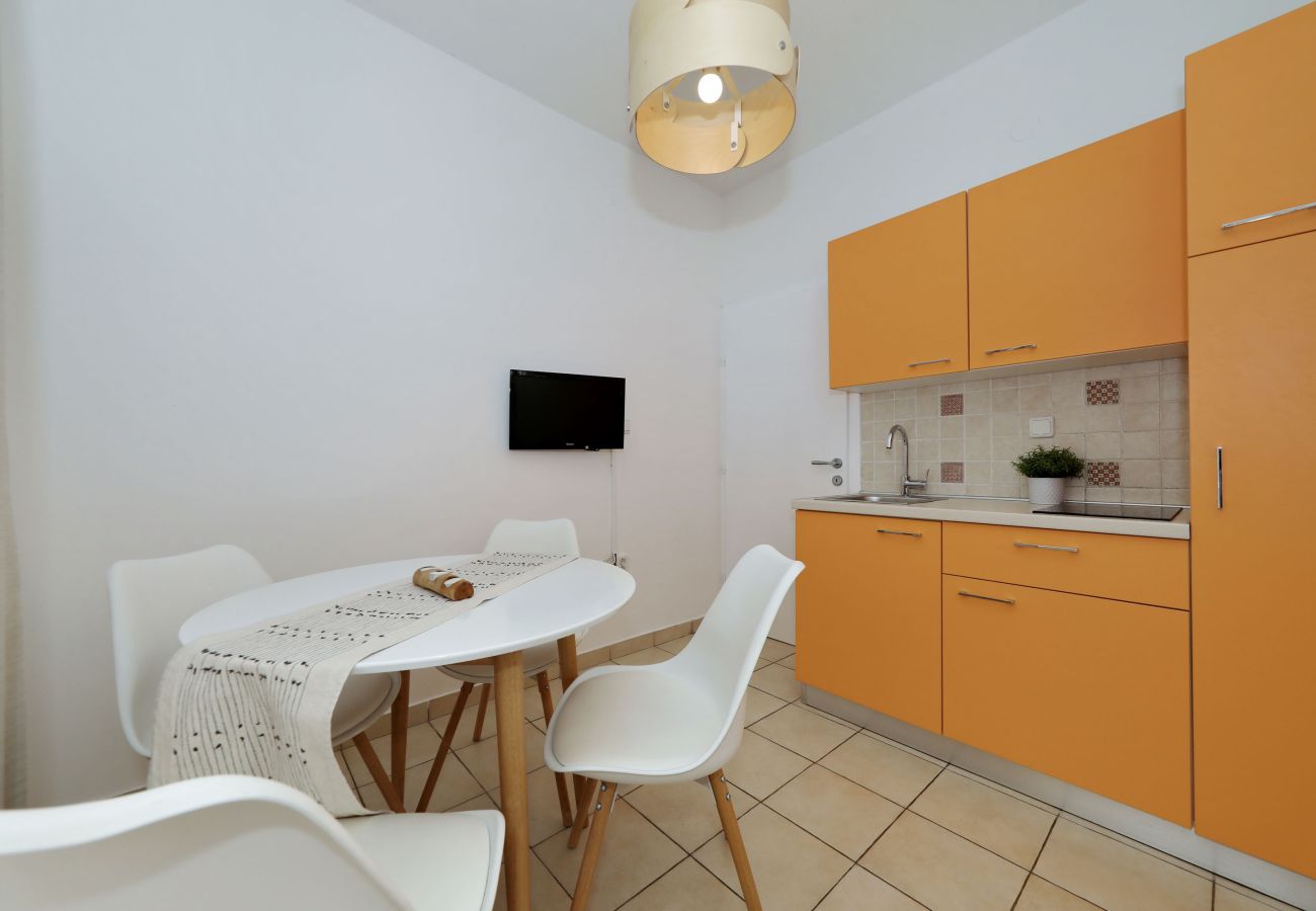 Ferienwohnung in Starigrad - Candela No. 1