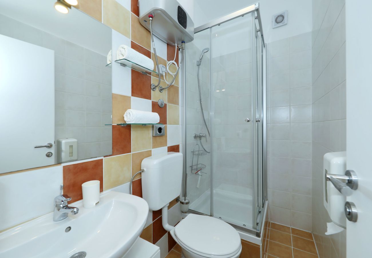 Ferienwohnung in Starigrad - Candela No. 1