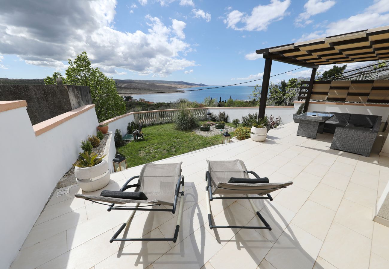 Ferienwohnung in Rovanjska - Marina, No. 1 - with garden and sea view