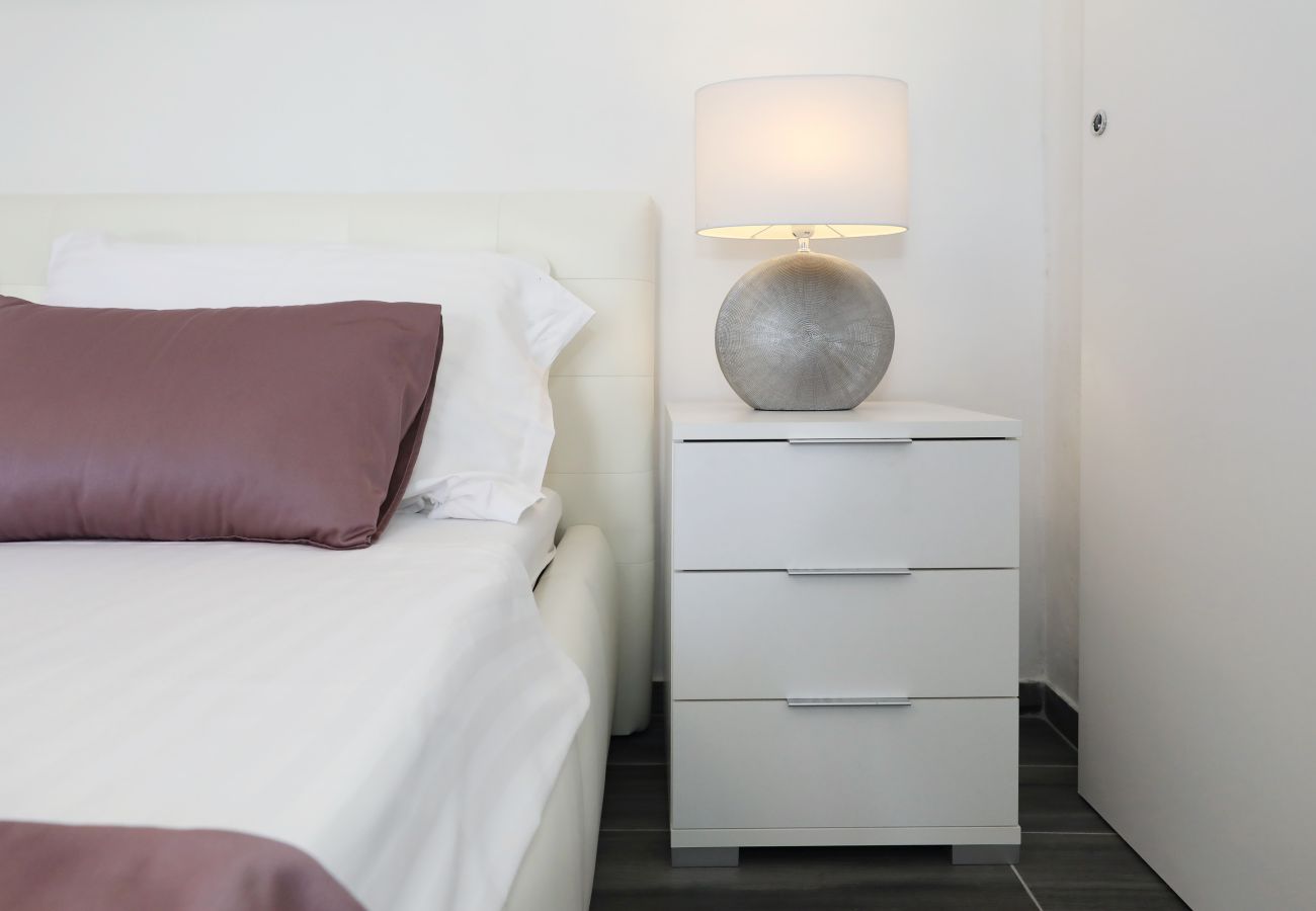 Ferienwohnung in Rovanjska - Marina, No. 1 - with garden and sea view