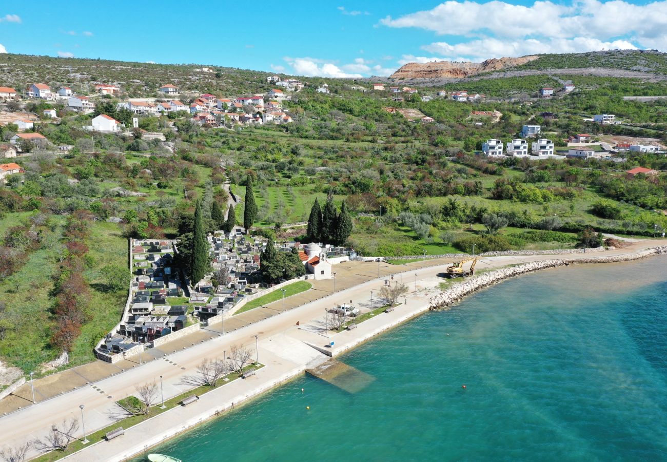 Ferienwohnung in Rovanjska - Marina, No. 1 - with garden and sea view