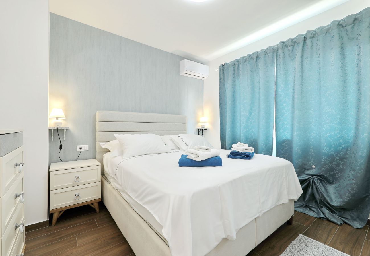 Villa in Sveti Filip i Jakov - Villa Azuro mit beheiztem Pool