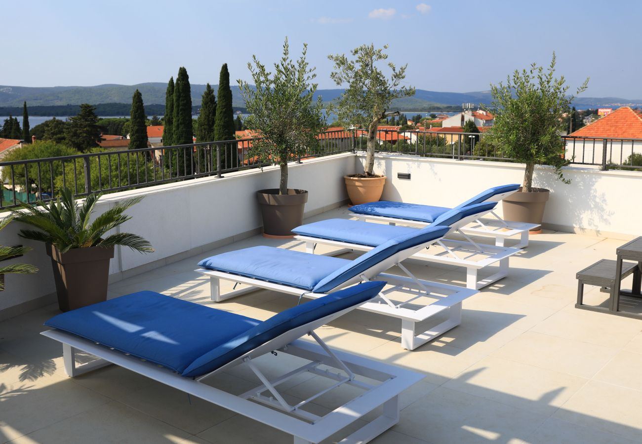 Villa in Sveti Filip i Jakov - Villa Azuro mit beheiztem Pool