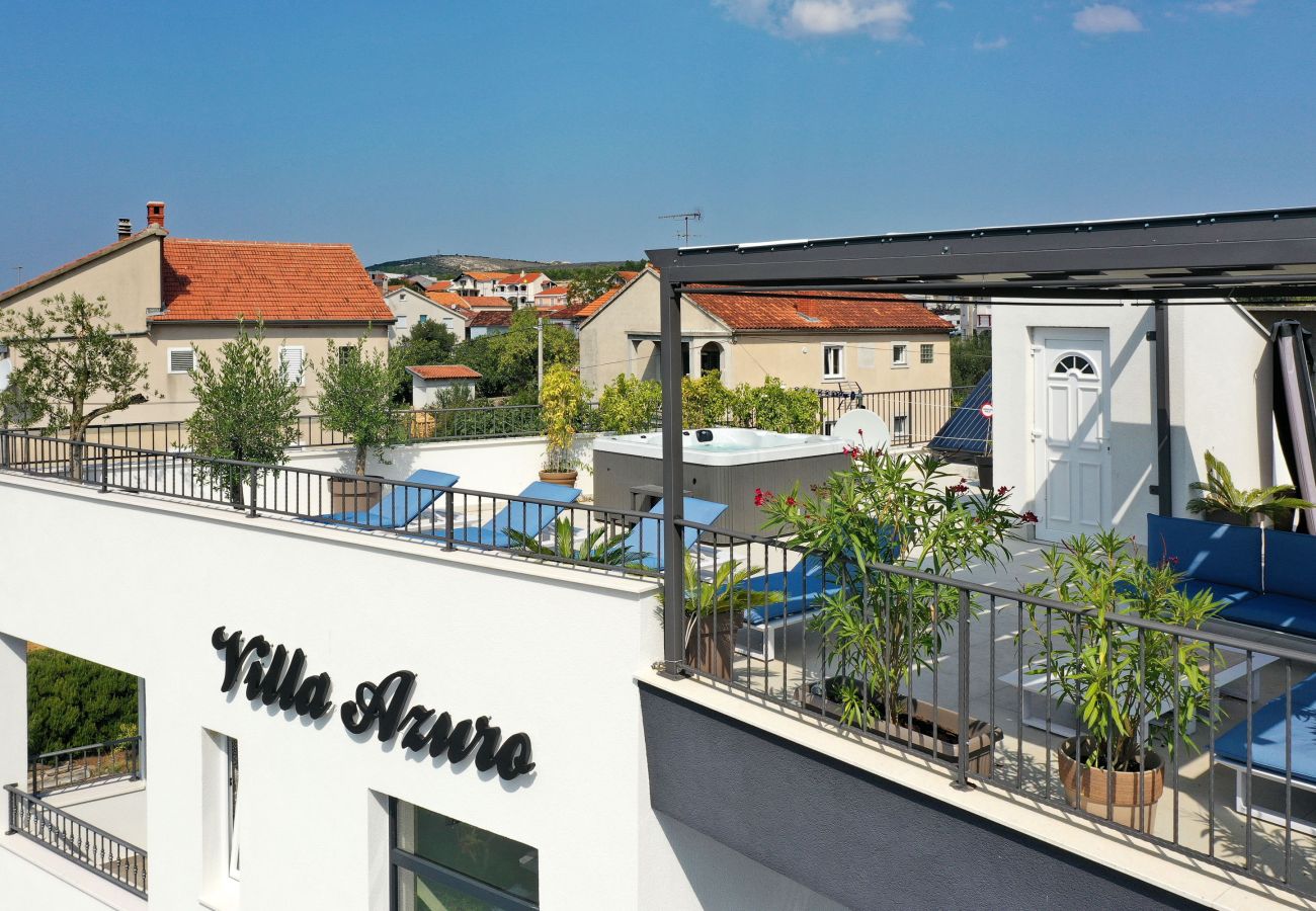 Villa in Sveti Filip i Jakov - Villa Azuro mit beheiztem Pool