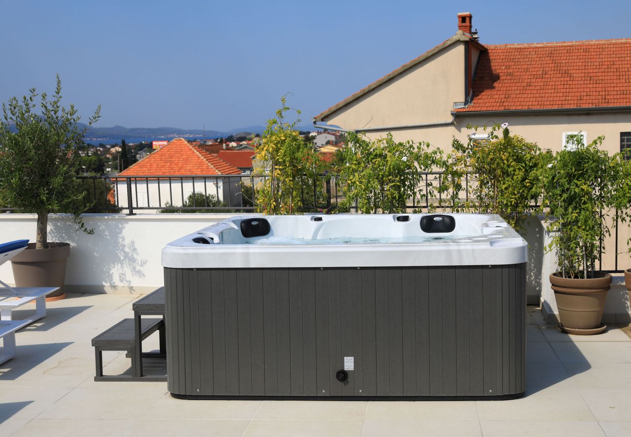 Villa in Sveti Filip i Jakov - Villa Azuro mit beheiztem Pool