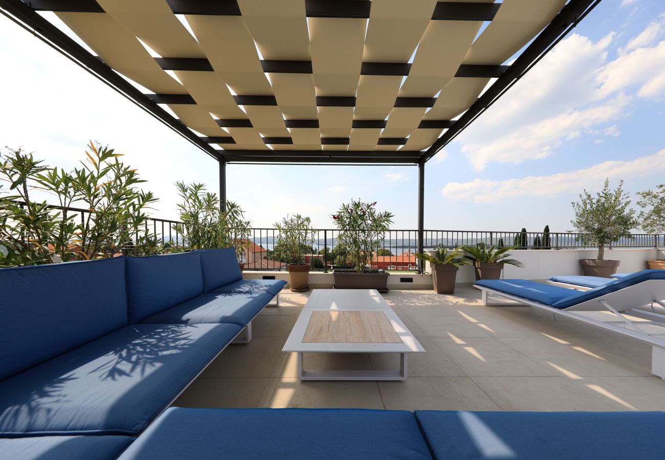 Villa in Sveti Filip i Jakov - Villa Azuro mit beheiztem Pool