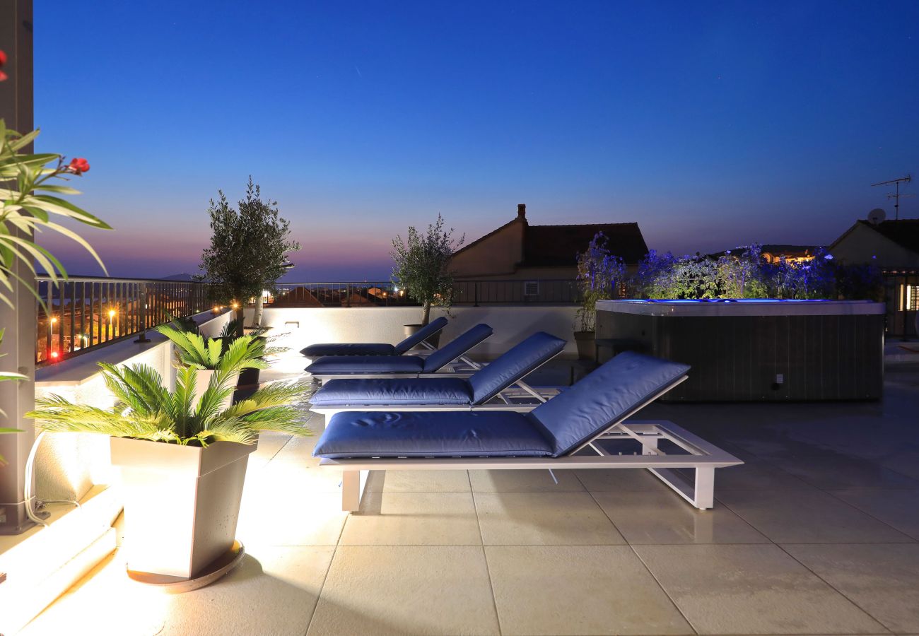 Villa in Sveti Filip i Jakov - Villa Azuro mit beheiztem Pool
