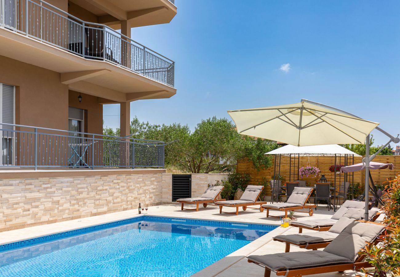 Ferienwohnung in Zadar - Ferienwohnung Goga 1 mit Gemeinschaftspool
