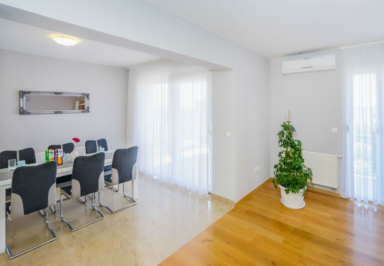 Ferienwohnung in Zadar - Ferienwohnung Goga 1 mit Gemeinschaftspool
