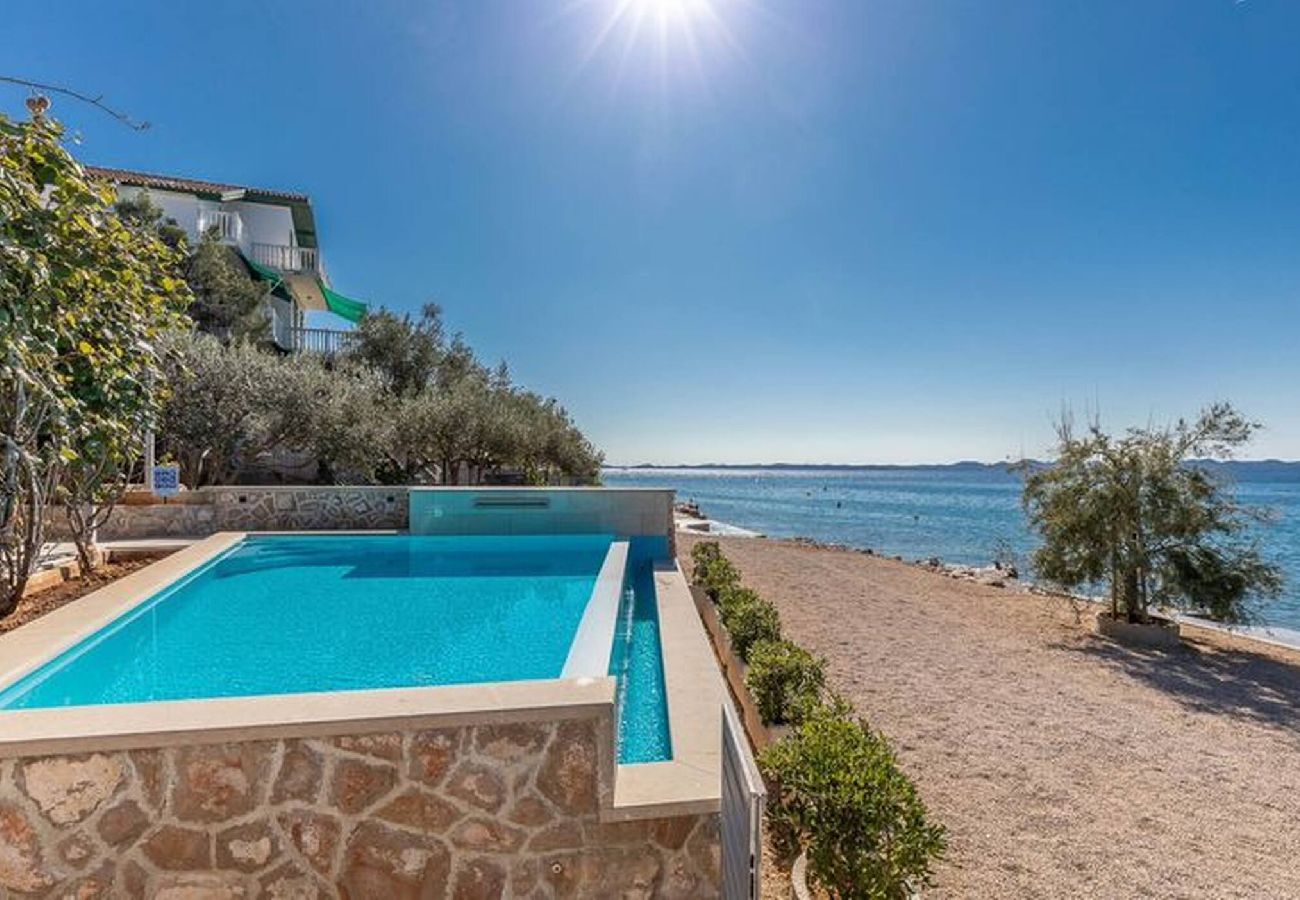 Ferienhaus in Ždrelac - Ferienhaus Bruno mit Strandzugang